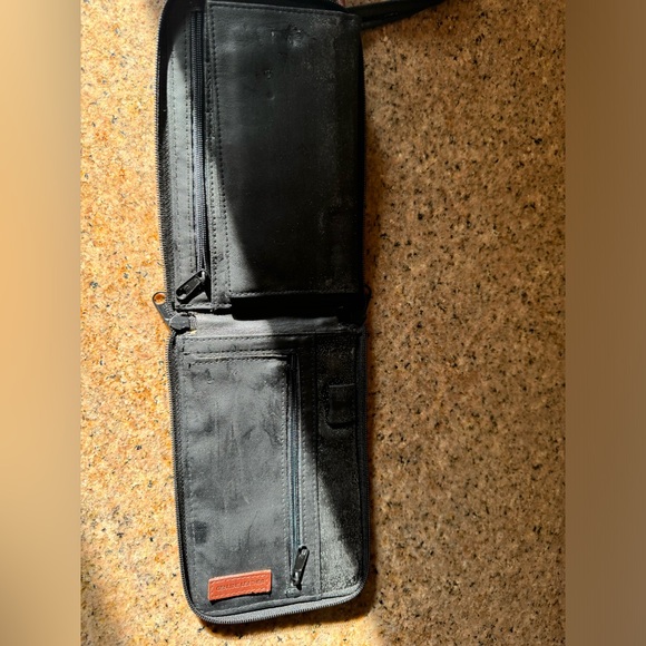 Crossbody cellphone wallet. GENUINE LEATHER crossbody phone bag - Picture 5 of 11